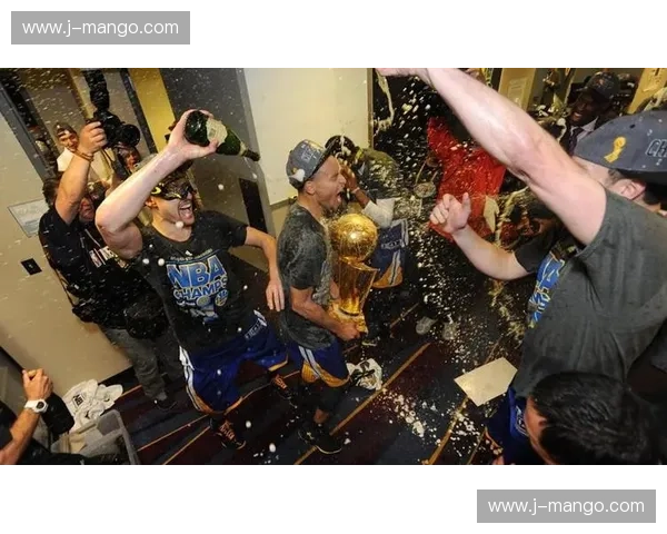 紫金豪门撞上克利夫兰铁骑：这不仅是一场球赛，更是跨越时代的恩怨局